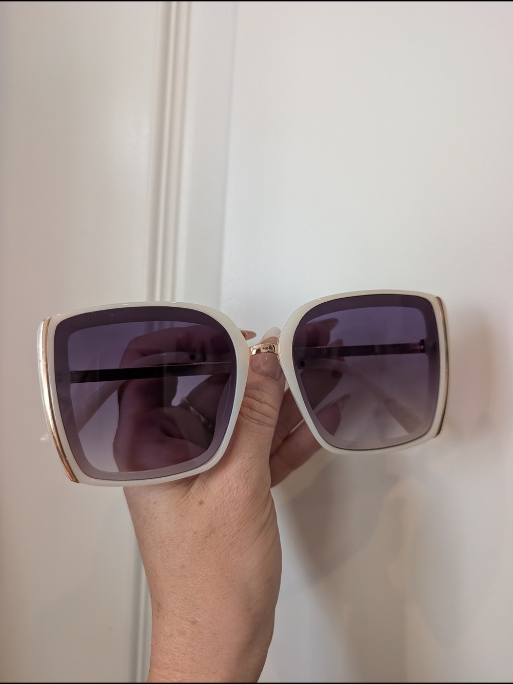 Women’s Oversized Square Sunglasses - White Frame, Gradient Lenses